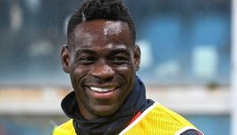Mario Balotelli si confessa: stoccata alla Nazionale, il consiglio a Lookman, il sogno Real, i figli e l'applauso a Doualla