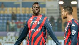 Balotelli, il fratello Enock all’attacco dopo le voci su Pavia e Milan Futuro. Mario festeggia il compleanno e svela un rimpianto