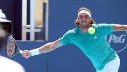 Tsitsipas, crisi senza fine in campo e strani comportamenti sui social: i fan sono preoccupati dopo la fine della storia con Badosa