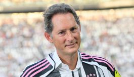 Elkann fissa l’obiettivo della Juventus, poi il discorso alla squadra e l’omaggio a Yildiz