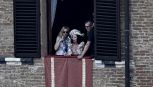 Madonna al Palio di Siena per il suo 67° compleanno: quanti vip in Toscana, avvistati anche Sting ed Eddie Redmayne