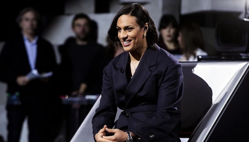 Imane Khelif scende dal ring: il manager ha annunciato che ha smesso di allenarsi. Lei però smentisce tutto