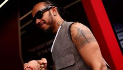 Ferrari, Hamilton carico ma sibillino dopo la sosta: "Guardo avanti anche se difficile". Giallo sulle vacanze