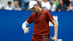 Sinner, l’assurda domanda in conferenza crea imbarazzo: Jannik dribbla la polemica. E Musetti gli lancia la sfida