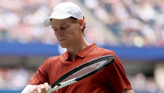 Sinner insoddisfatto torna in campo dopo il match con Popyrin: ma l’allenamento “turba” Zverev che si lamenta