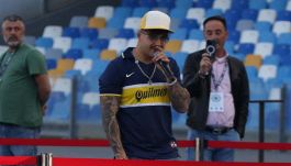 Napoli, la vittoria dei tifosi: Bellini resta lo speaker, il passo indietro di Geolier. Timo Suarez nei guai per vecchi post?