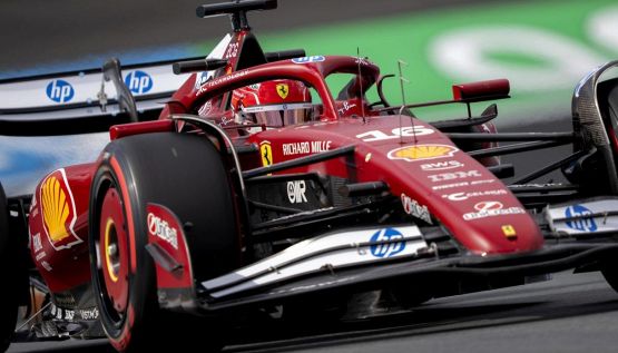 F1, Gp Baku libere 2: doppio lampo Ferrari, Hamilton miglior tempo davanti a Leclerc. Finalmente è Hammer time!