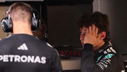 F1, Antonelli ci ricasca: dopo Verstappen il disastro con Leclerc. Le scuse non bastano, anche Clarkson lo massacra