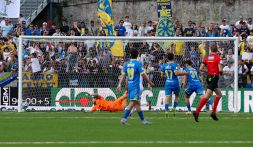 Spezia-Carrarese 0-2: Pairetto va ko, debutta in B arbitro Vingo e succede di tutto, rigore ed espulsione