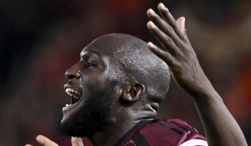 Lukaku fa infuriare i tifosi dell'Inter, la polemica sui social: "Resti un viscido"