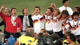 Morto Frank Mill, l'eroe della Germania di Italia 90 che vinse contro l'Argentina di Maradona nel Mondiale di Schillaci