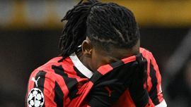 Milan, con la Cremonese al debutto senza punte e senza tifosi: il caso