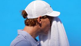 Sinner avvelenato a Cincinnati? Dubbi su torta, champagne e condizionatore: l'ombra del complotto anti Jannik