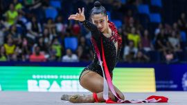 Ginnastica ritmica, Sofia Raffaeli bronzo ai Mondiali col brivido: la clamorosa gaffe in diretta tv
