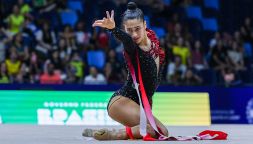 Ginnastica ritmica, Sofia Raffaeli bronzo ai Mondiali col brivido: la clamorosa gaffe in diretta tv