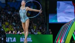 Sofia Raffaeli è l'oro della ritmica italiana, i Mondiali sono suoi. Farfalle, delusione senza precedenti