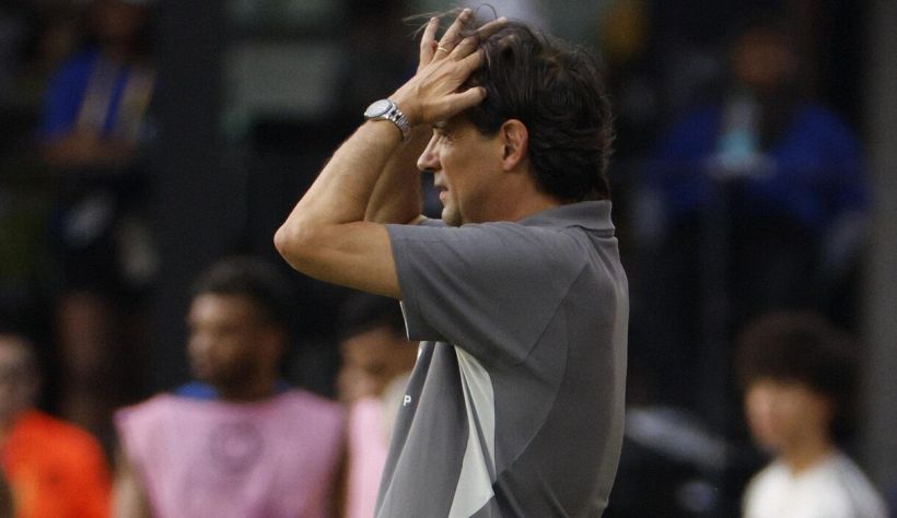 Inzaghi è una furia: attacca l'arbitro e la Lega araba dopo il pari contro Ronaldo e la rissa con bastoni sugli spalti