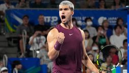 Alcaraz risponde a Sinner: batte Fritz, trionfa a Tokyo e rafforza la numero 1. Classifica ATP, la situazione