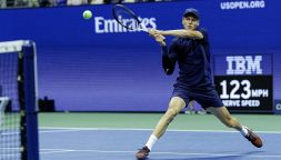 US Open, troppo Sinner per Musetti: due ore di partita senza storia, Jannik nei derby è semplicemente imbattibile