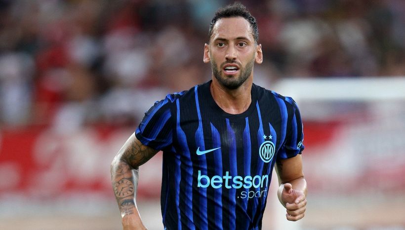 Inter, Calhanoglu: il padre chiude la porta al Galatasaray. Ma con Chivu Hakan rischia il posto