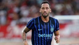 Inter, Calhanoglu: il padre chiude la porta al Galatasaray. Ma con Chivu Hakan rischia il posto