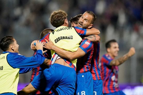 Serie C, il Casarano è la matricola terribile dei playoff: Cosenza travolto, il sogno continua contro il Renate