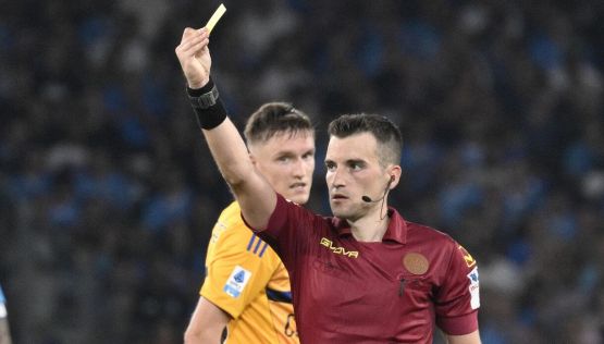 Napoli-Pisa, moviola: disastro del giovane Crezzini, quante sviste gravi, la rabbia dei toscani