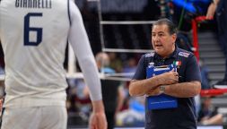 Italvolley, ai quarti la rivincita col Belgio: De Giorgi spiega la svolta, il Ct argentino tenta di aggredirlo