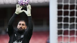 Manchester City, la papera di Donnarumma frutto di una profezia. Neville lo assolve: “È un animale”