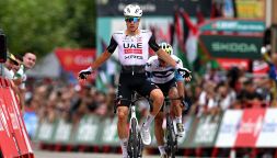 Vuelta, 12a tappa: Ayuso se ne inventa un'altra, scatta sulla Collada de Brenes e regola allo sprint Romo