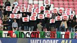 Israele-Italia, la clamorosa protesta dei tifosi durante l’inno: si voltano di spalle. A Debrecen stadio semideserto