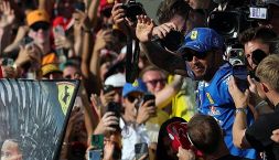 Monza, team radio Ferrari: Leclerc sbotta sulla sosta, Hamilton sconsolato. Ma Lewis e Charles fanno festa coi tifosi