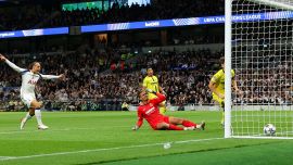 Champions, l’Arsenal vince ma che paura per Gyokeres. Impresa Qarabaq a Lisbona