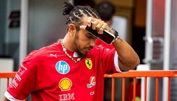 Baku, Hamilton parte col piede sbagliato: "Ho urtato il muro" il team radio dopo il pasticcio