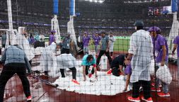 Mondiali, falsata la gara del disco: la pioggia mette a rischio gli atleti, clima surreale. L’allenatore di Fabbri attacca