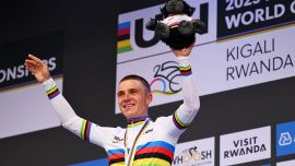 Mondiali Ciclismo, a cronometro Evenepoel demolisce tutti: “doppia” Pogacar e lo manda giù dal podio. Italiani lontani