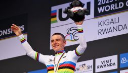 Mondiali Ciclismo, a cronometro Evenepoel demolisce tutti: “doppia” Pogacar e lo manda giù dal podio. Italiani lontani