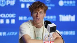 Pechino, Sinner impaziente ma avvisa su un rischio: poi spiega la scelta Resnicoff e risponde per le rime a Federer