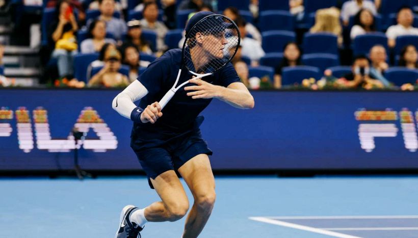 Atp Pechino, Sinner fa una fatica terribile ma batte Atmane: il francese crolla fisicamente nel terzo set
