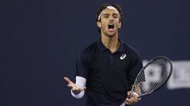 Pechino, Musetti accusato di razzismo sui cinesi, Paolini già idolo dei tifosi: Lorenzo insulta, Jasmine se la ride