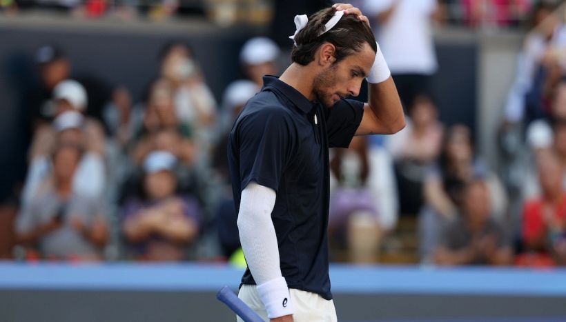 Musetti si ritira contro Tien e il pubblico di Pechino si vendica fischiandolo: ansia in vista di Shanghai e ATP Finals
