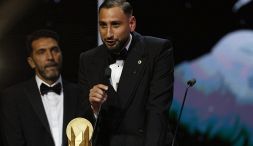 Pallone d’oro, Donnarumma, ultimo schiaffo a Luis Enrique: siparietto con Buffon, la carezza di Al-Khelafi