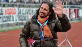 Igor Protti tedoforo in lacrime a Livorno, ovazione per il bomber malato di cancro