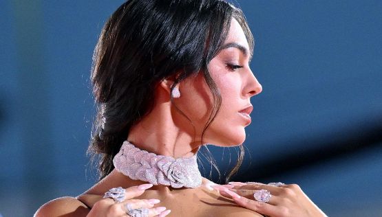 Georgina illumina Venezia e mostra l’anello di fidanzamento da tre milioni regalatole da Cristiano Ronaldo