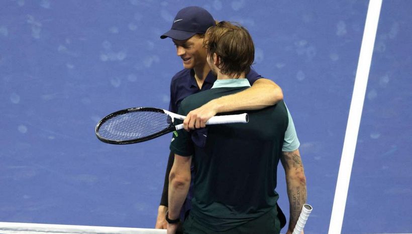 “Bublik irrispettoso”, Sinner dribbla la domanda scomoda: il record tolto a Djokovic e l’ossessione di Musetti