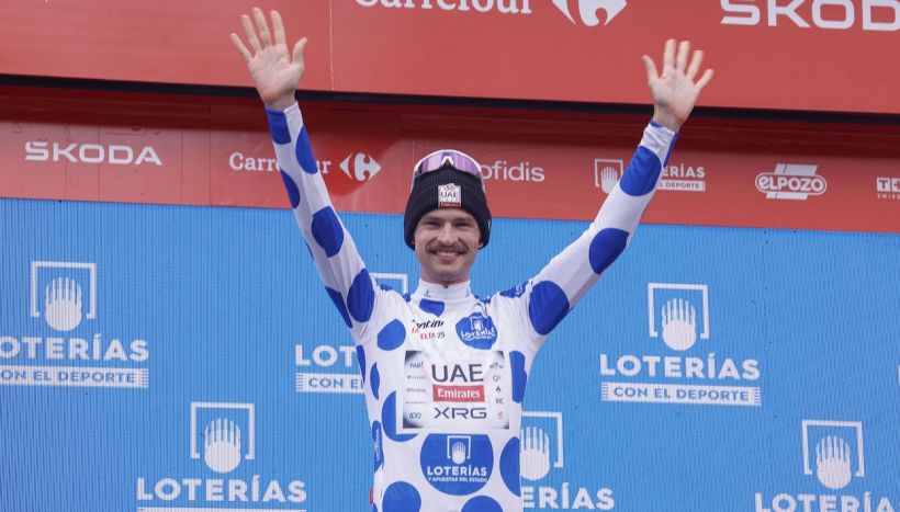 Vuelta, 10a tappa: Vine concede il bis, Ayuso prima critica il team, poi aiuta Almeida. Vingegaard torna in roja