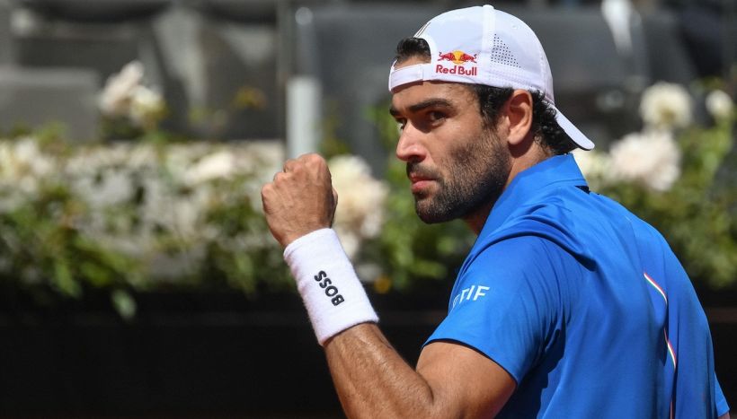 Berrettini sorprende i tifosi, Matteo sfoggia un nuovo look e fa sperare: il rientro in campo si avvicina