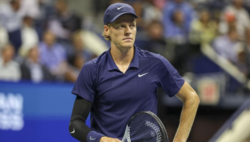 Sinner, l’assurda accusa: per i social Jannik è colpevole della fuga del pubblico allo US Open e della crisi di Nike