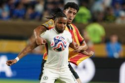 Milan, Nkunku manda una frecciata all'Inter e fa chiarezza sul suo ruolo: Allegri studia un nuovo modulo