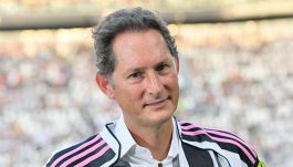John Elkann, servizi sociali e 183 milioni per l’eredità Agnelli: i rischi per la Juventus e la richiesta dei tifosi